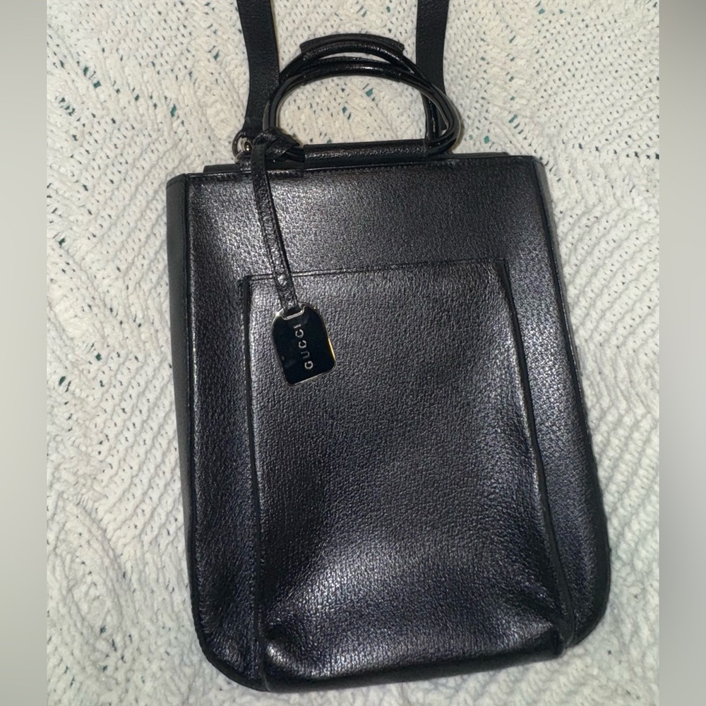 Gucci Black Crossbody Bag Sleek Leather Design